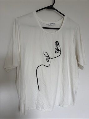 LOVE & Lace White Graphic line art face T-shirt Sz